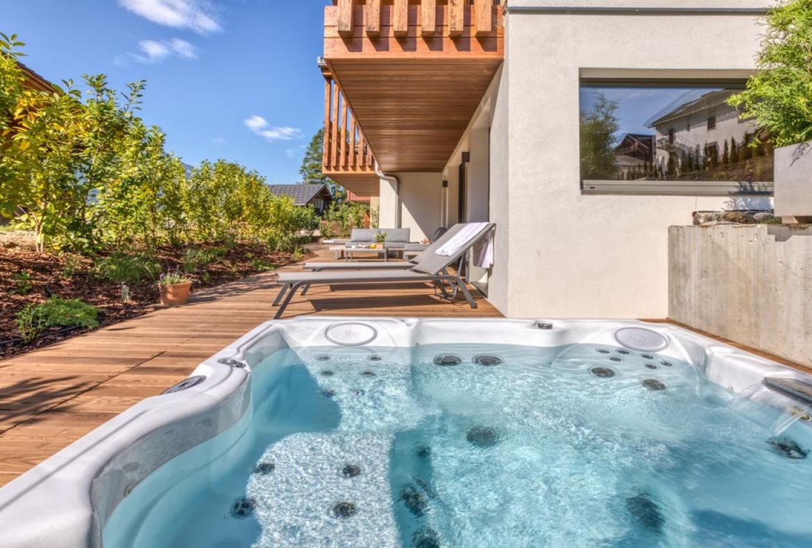 Cosy Nordic hideaway with Jacuzzi and Mont Blanc views. (CHAMX102)