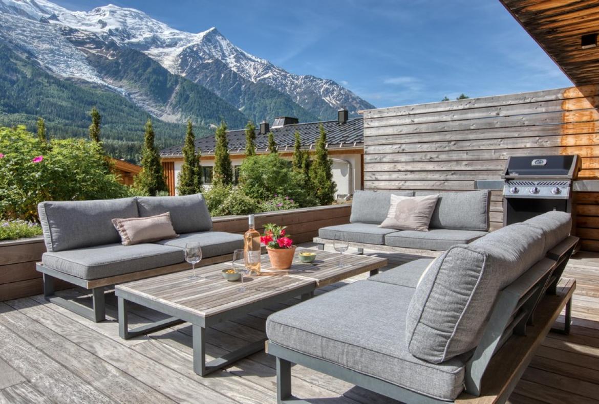 Modern Mountain Escape in Chamonix with Outdoor Jacuzzi & Ski Access (CHAMX103GN)