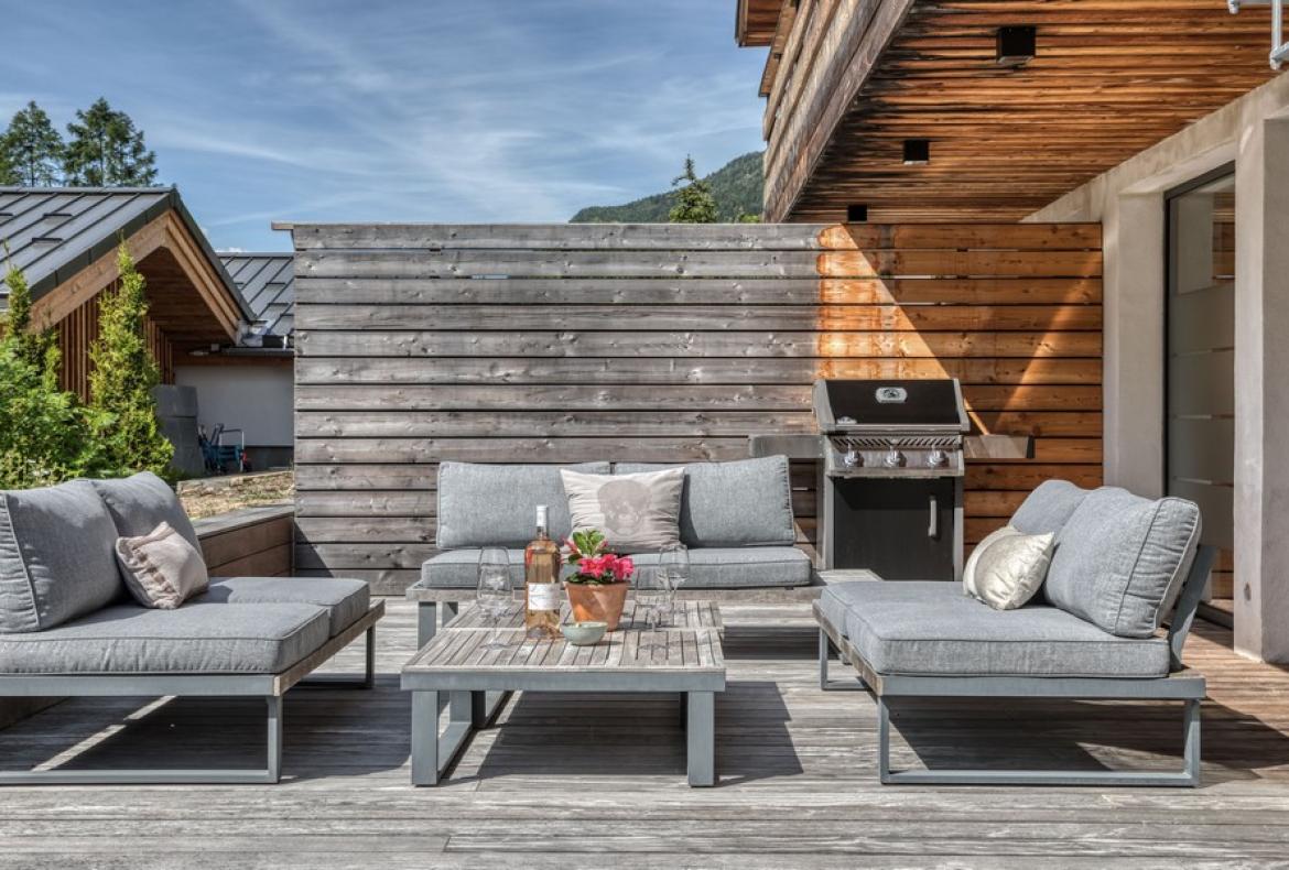 Modern Mountain Escape in Chamonix with Outdoor Jacuzzi & Ski Access (CHAMX103GN)