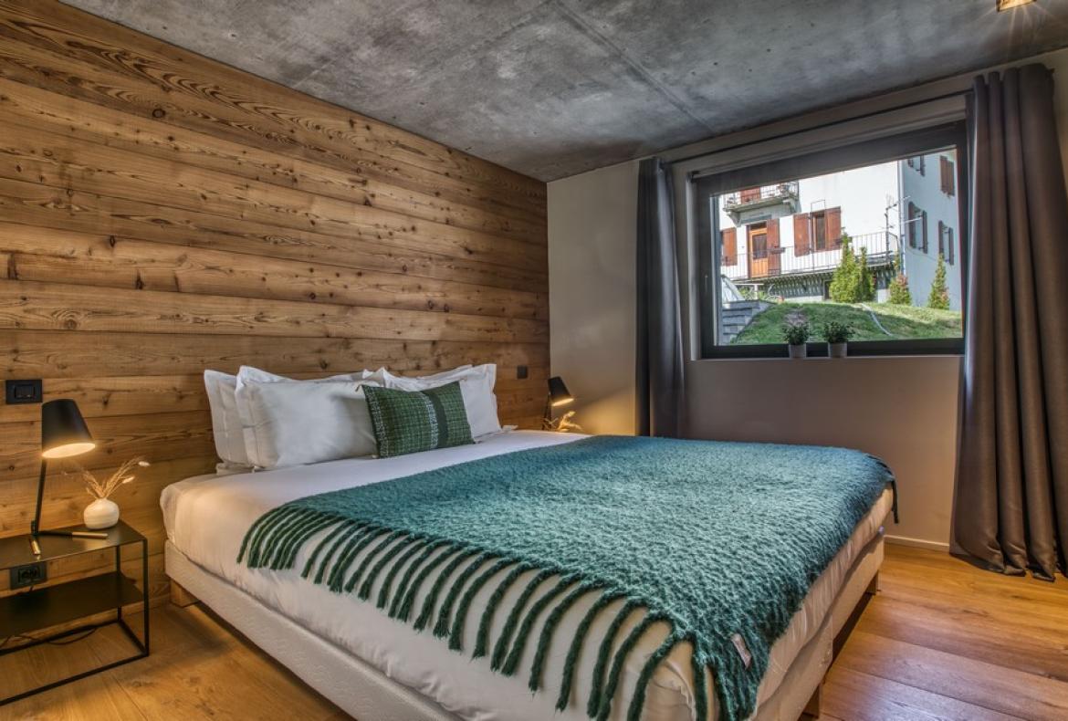Modern Mountain Escape in Chamonix with Outdoor Jacuzzi & Ski Access (CHAMX103GN)