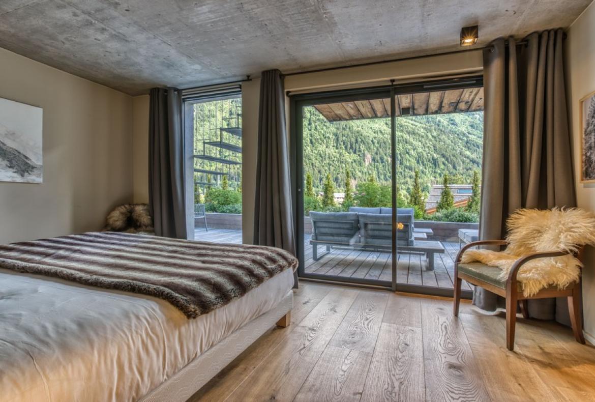 Modern Mountain Escape in Chamonix with Outdoor Jacuzzi & Ski Access (CHAMX103GN)