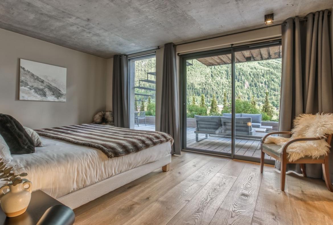 Modern Mountain Escape in Chamonix with Outdoor Jacuzzi & Ski Access (CHAMX103GN)