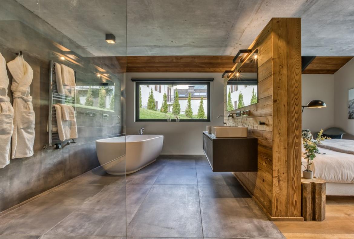 Modern Mountain Escape in Chamonix with Outdoor Jacuzzi & Ski Access (CHAMX103GN)