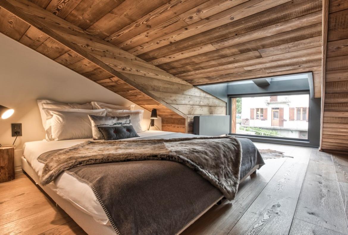 Modern Mountain Escape in Chamonix with Outdoor Jacuzzi & Ski Access (CHAMX103GN)