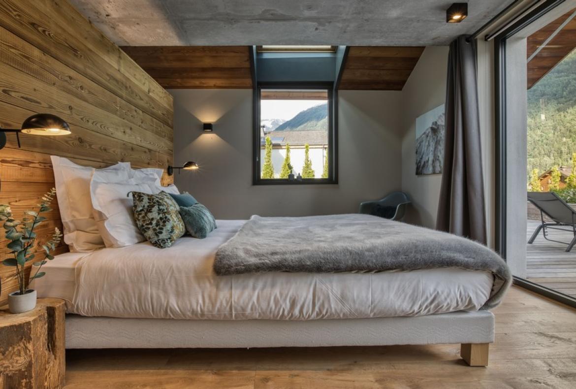 Modern Mountain Escape in Chamonix with Outdoor Jacuzzi & Ski Access (CHAMX103GN)