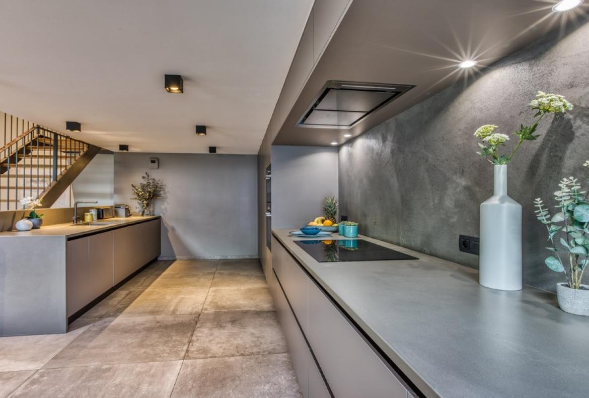 Modern Mountain Escape in Chamonix with Outdoor Jacuzzi & Ski Access (CHAMX103GN)