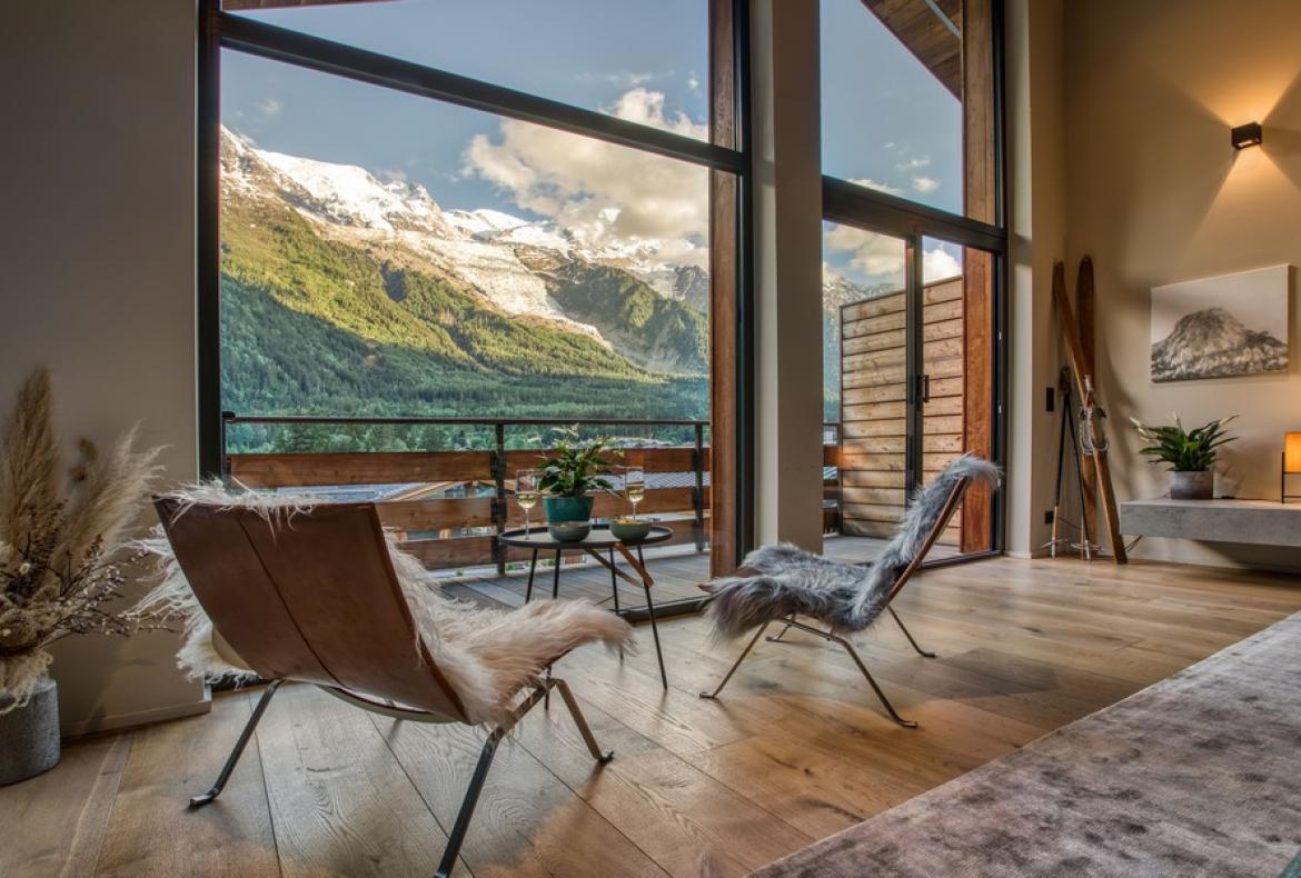 Modern Mountain Escape in Chamonix with Outdoor Jacuzzi & Ski Access (CHAMX103GN)