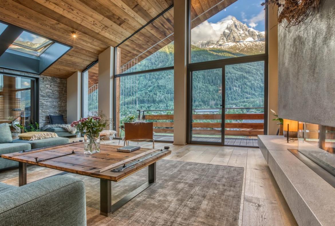 Modern Mountain Escape in Chamonix with Outdoor Jacuzzi & Ski Access (CHAMX103GN)