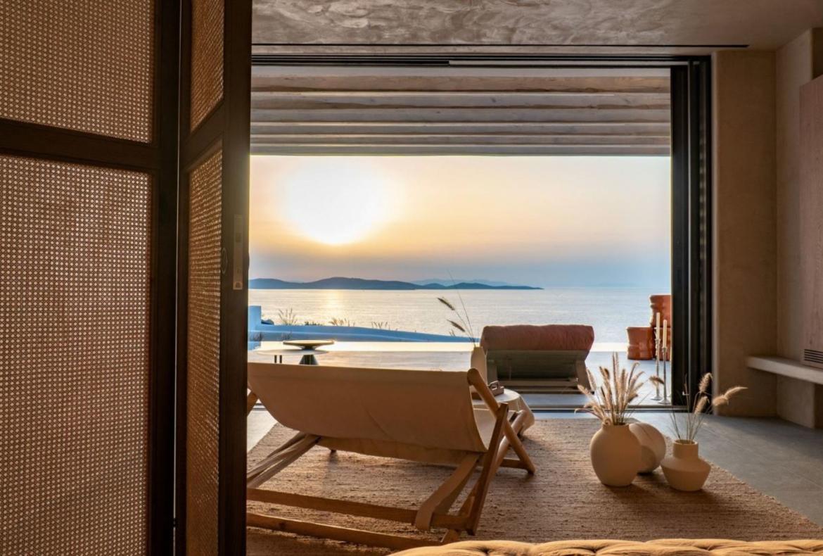 Luxury 6 bedroom holiday villa with private pool in Mykonos Greece (PV2587)