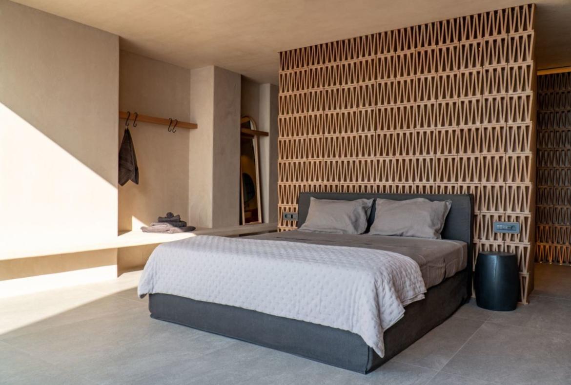 Luxury 6 bedroom holiday villa with private pool in Mykonos Greece (PV2587)
