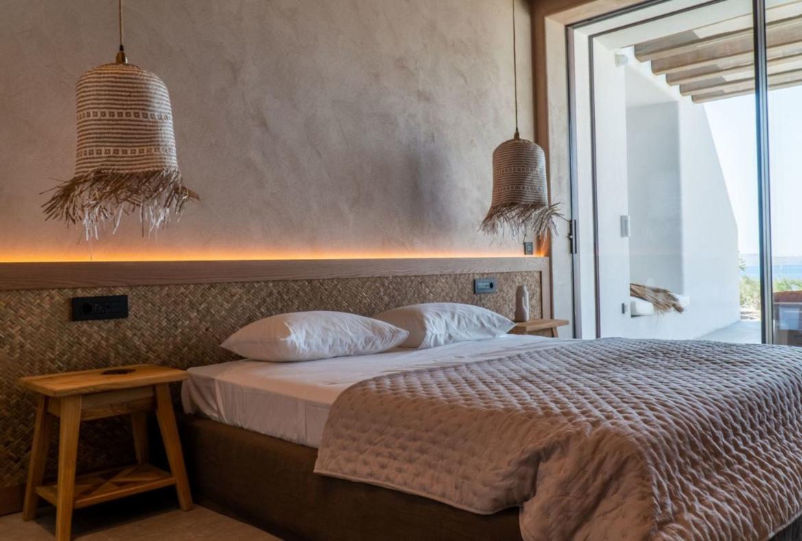 Luxury 6 bedroom holiday villa with private pool in Mykonos Greece (PV2587)