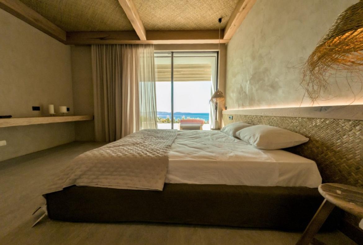 Luxury 6 bedroom holiday villa with private pool in Mykonos Greece (PV2587)