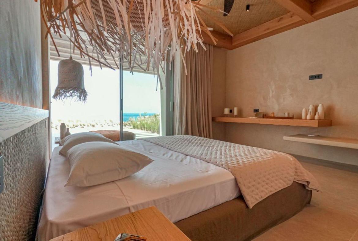 Luxury 6 bedroom holiday villa with private pool in Mykonos Greece (PV2587)