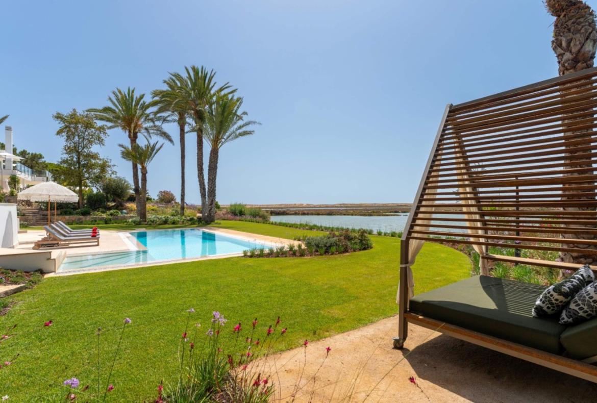 Luxury 4 bedroom holiday villa with private pool in Algarve Portugal (PV3008)
