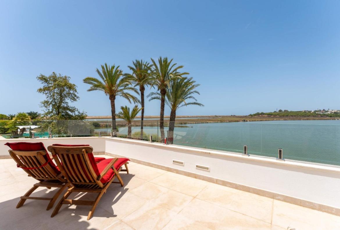 Luxury 4 bedroom holiday villa with private pool in Algarve Portugal (PV3008)