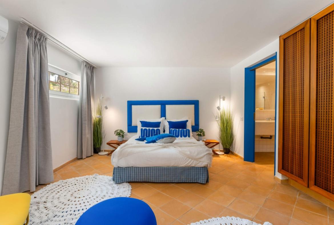 Luxury 4 bedroom holiday villa with private pool in Algarve Portugal (PV3008)
