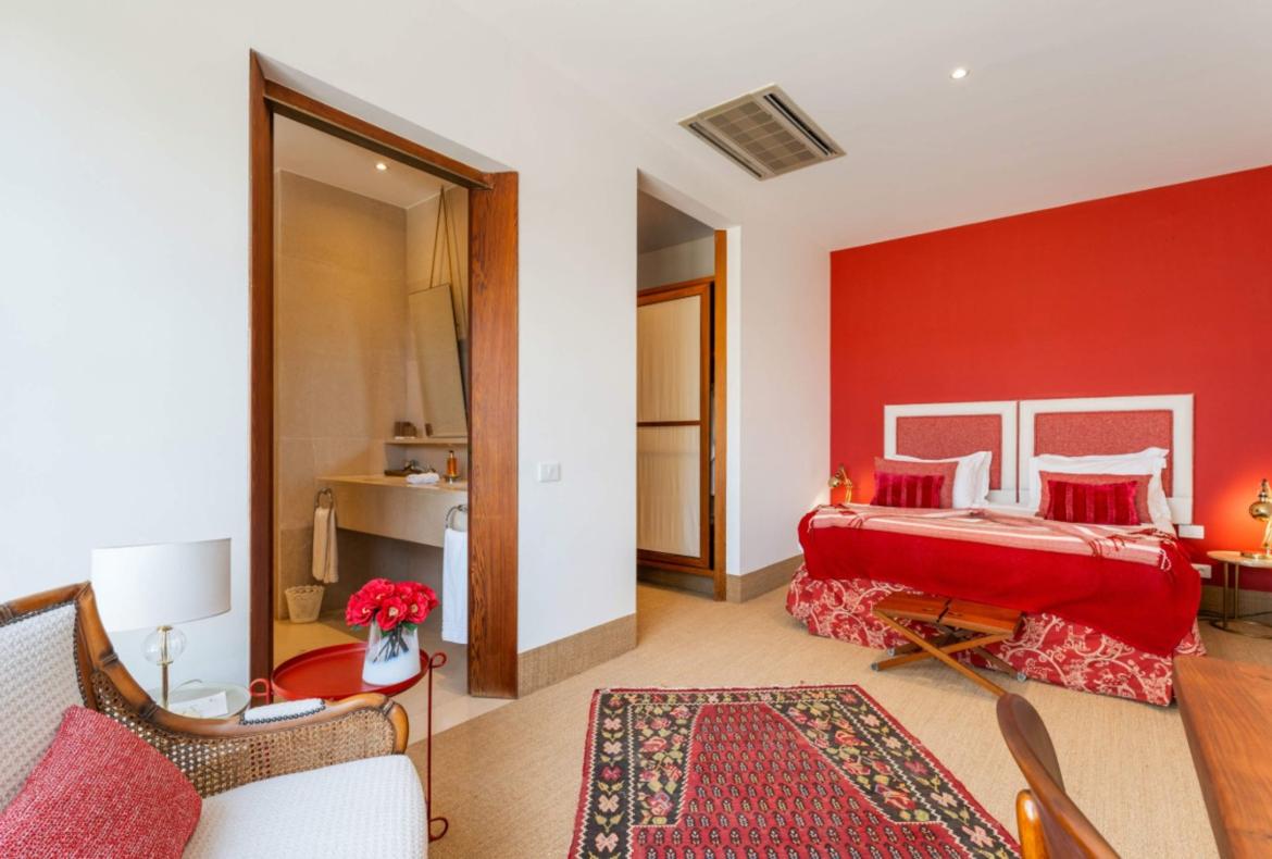 Luxury 4 bedroom holiday villa with private pool in Algarve Portugal (PV3008)