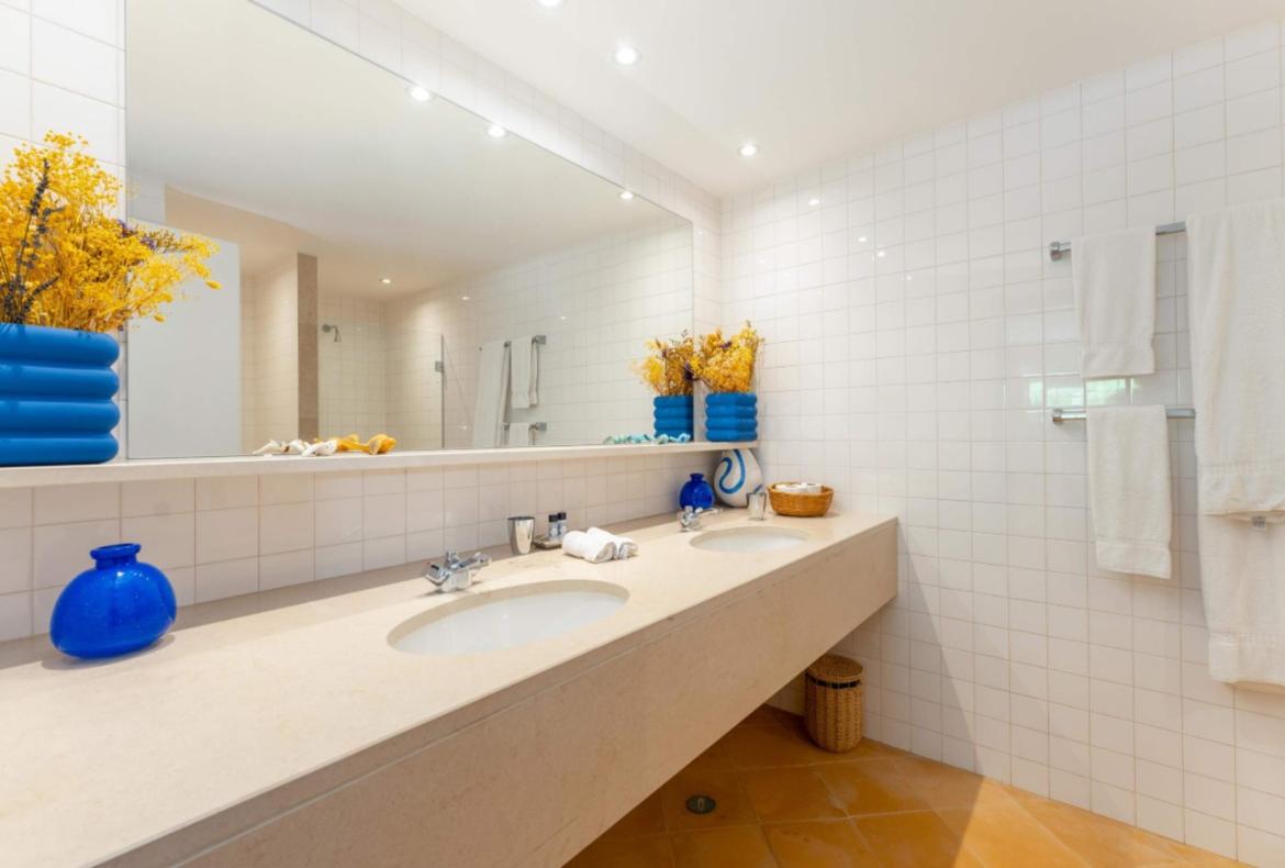 Luxury 4 bedroom holiday villa with private pool in Algarve Portugal (PV3008)
