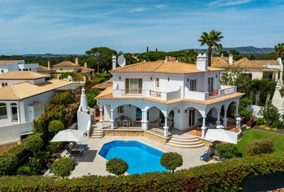 Luxury 3 bedroom holiday villa with private pool in Algarve Portugal (PV3010)