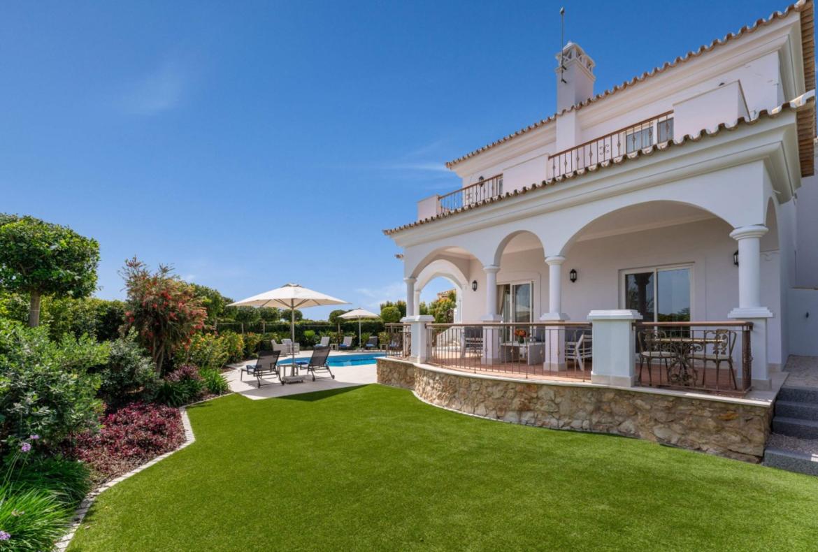Luxury 3 bedroom holiday villa with private pool in Algarve Portugal (PV3010)