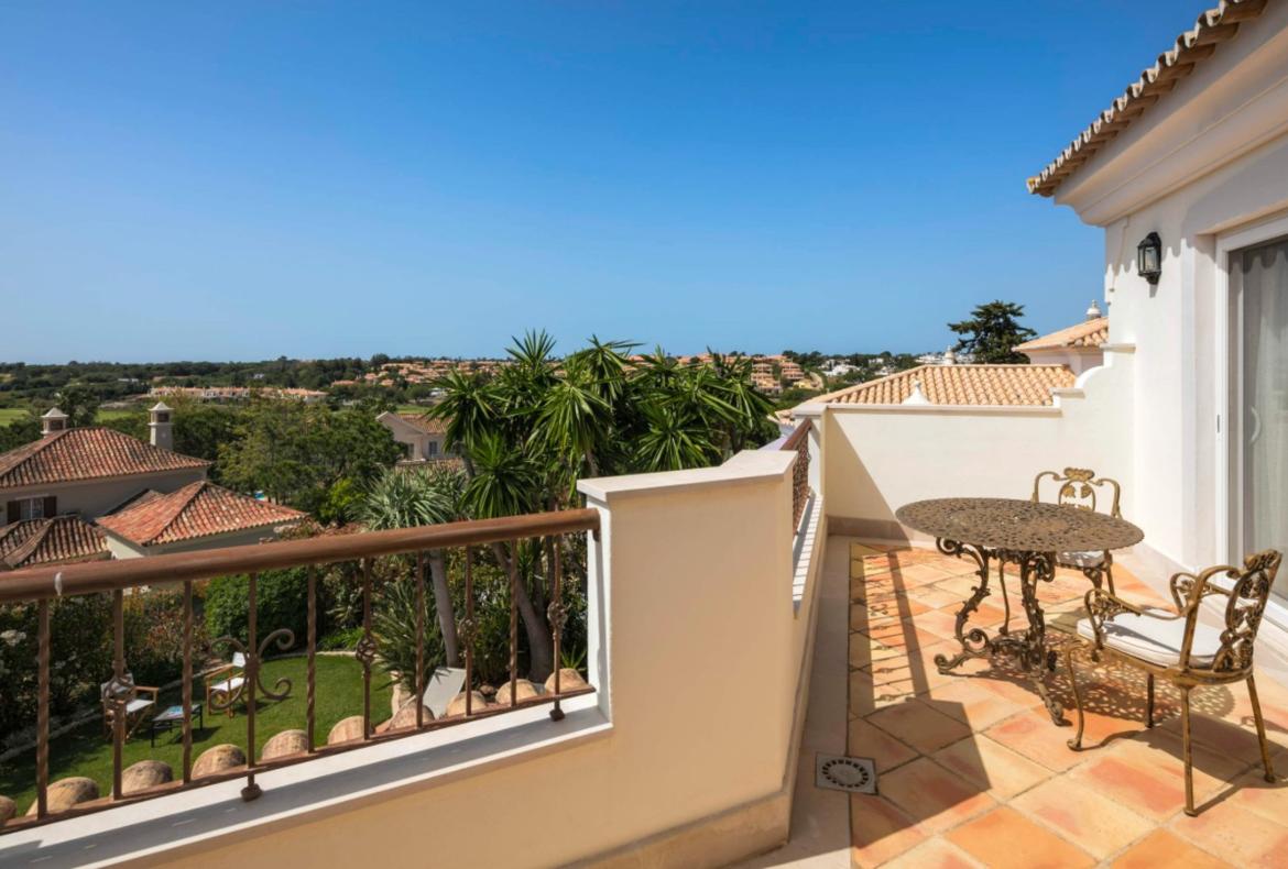 Luxury 3 bedroom holiday villa with private pool in Algarve Portugal (PV3010)