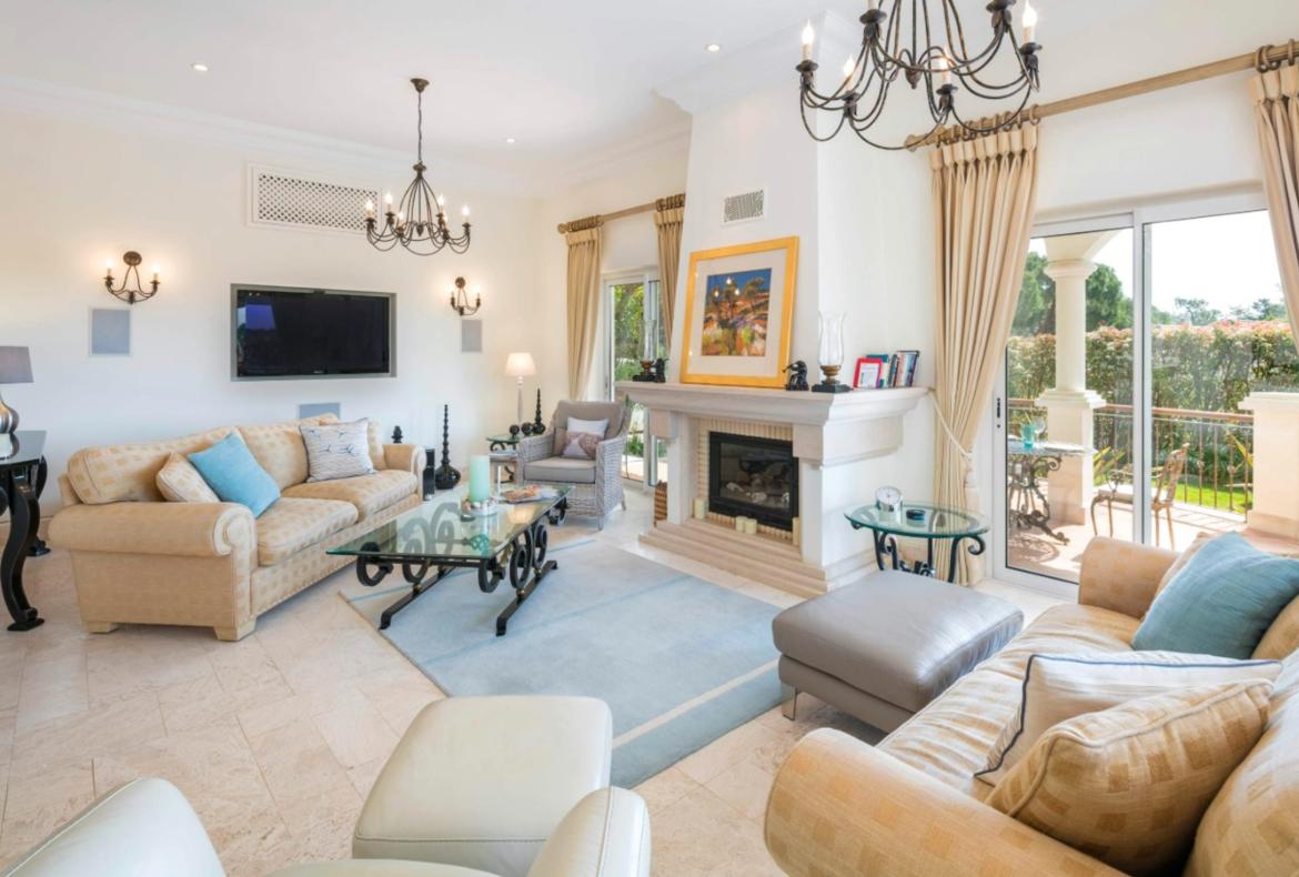 Luxury 3 bedroom holiday villa with private pool in Algarve Portugal (PV3010)