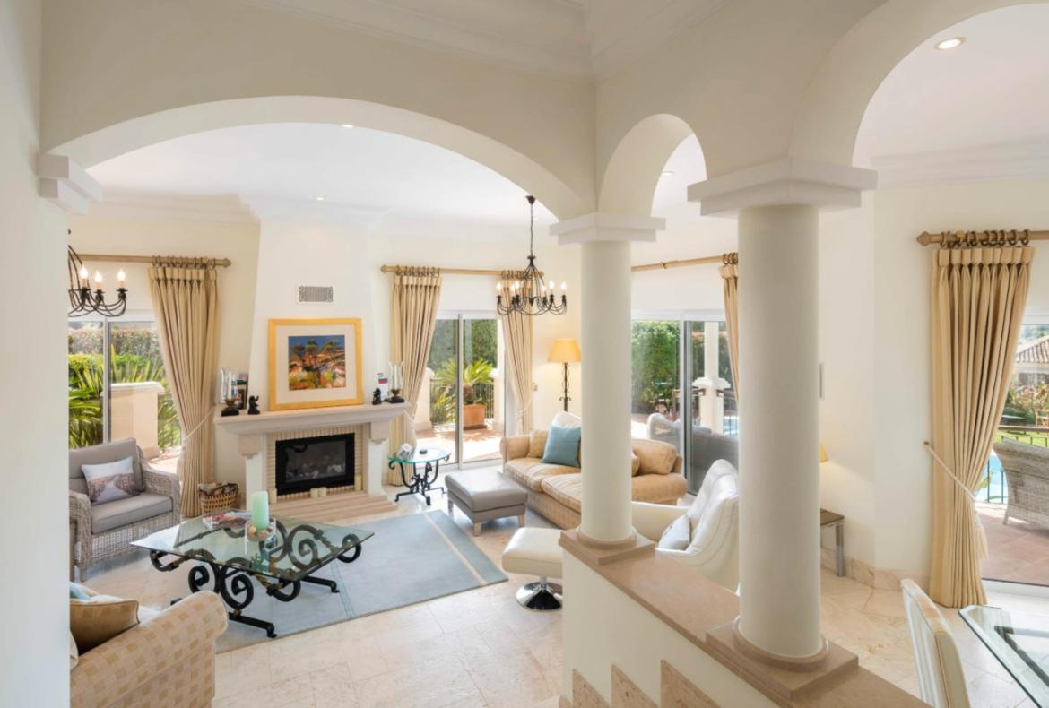 Luxury 3 bedroom holiday villa with private pool in Algarve Portugal (PV3010)