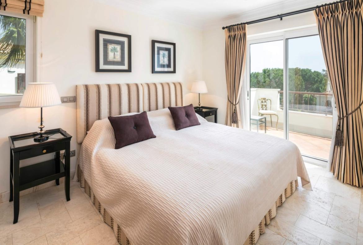 Luxury 3 bedroom holiday villa with private pool in Algarve Portugal (PV3010)