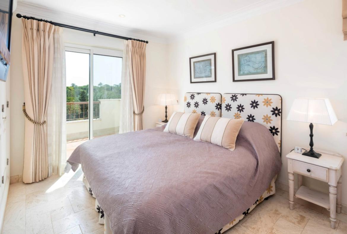 Luxury 3 bedroom holiday villa with private pool in Algarve Portugal (PV3010)