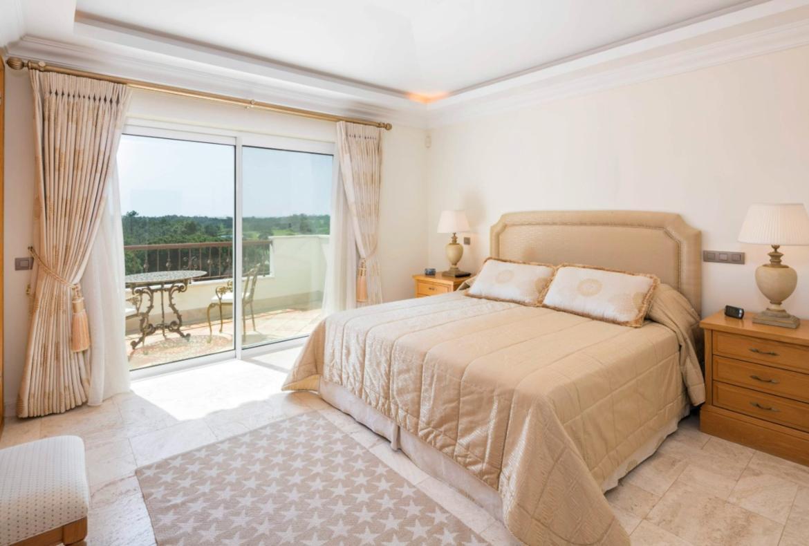 Luxury 3 bedroom holiday villa with private pool in Algarve Portugal (PV3010)