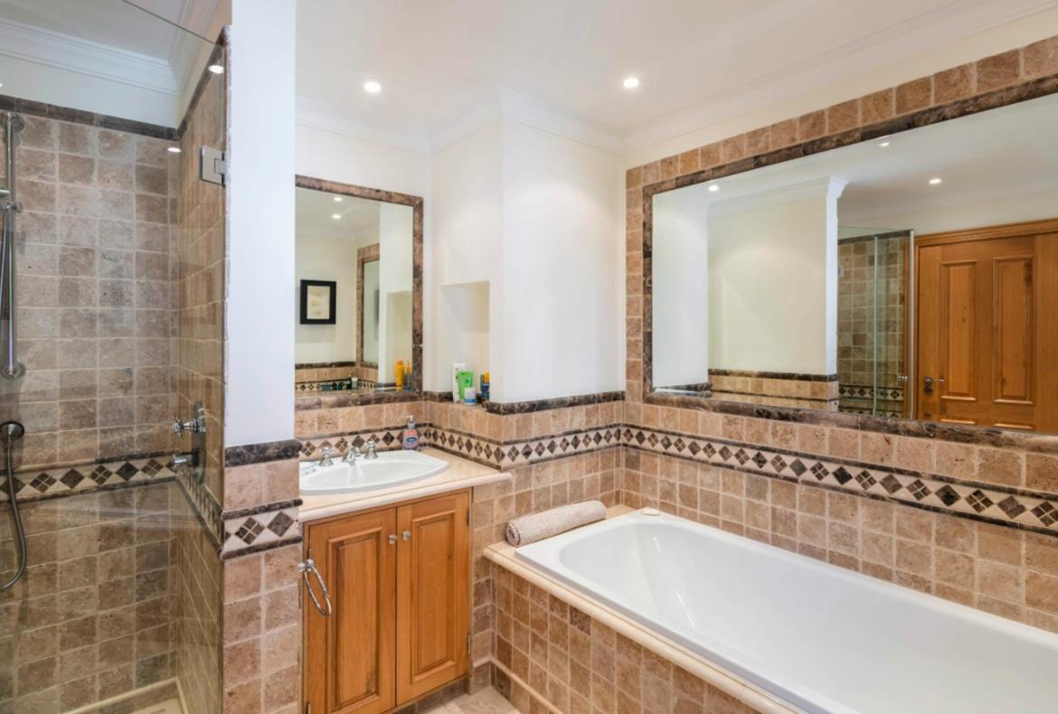 Luxury 3 bedroom holiday villa with private pool in Algarve Portugal (PV3010)