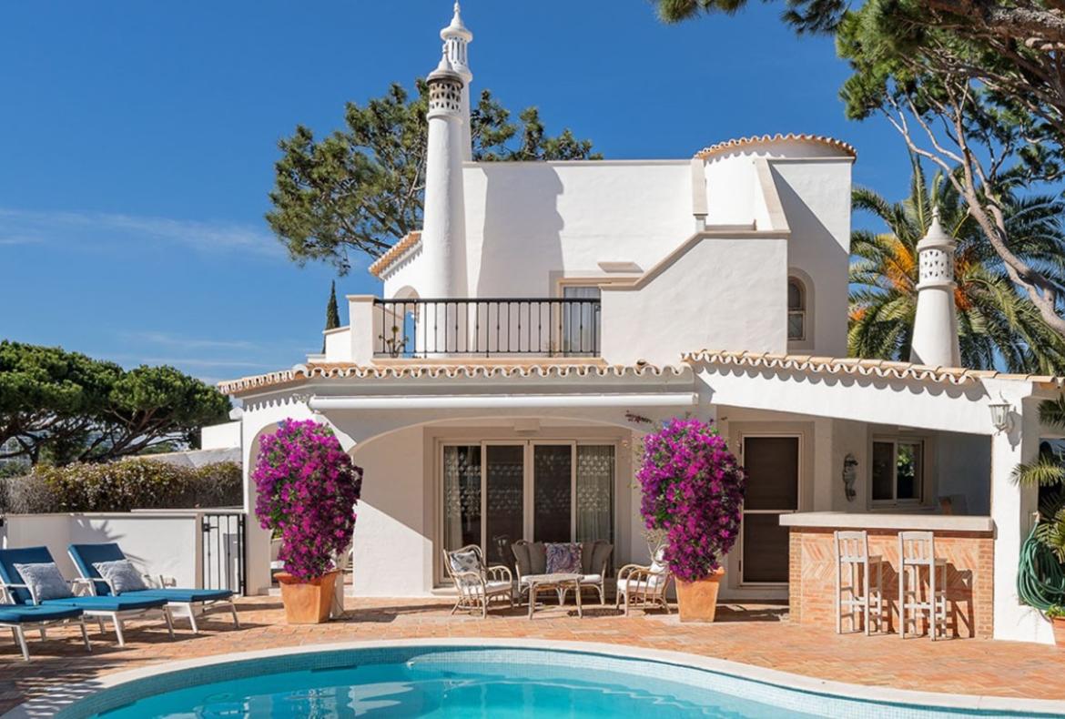 Luxury 5 bedroom holiday villa with private pool in Algarve Portugal (PV1853-2)