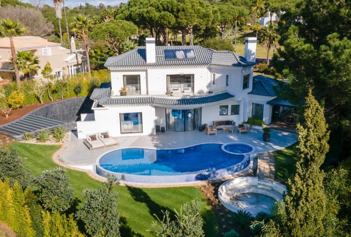 Luxury 5 bedroom holiday villa with private pool in Algarve Portugal (PV3011)