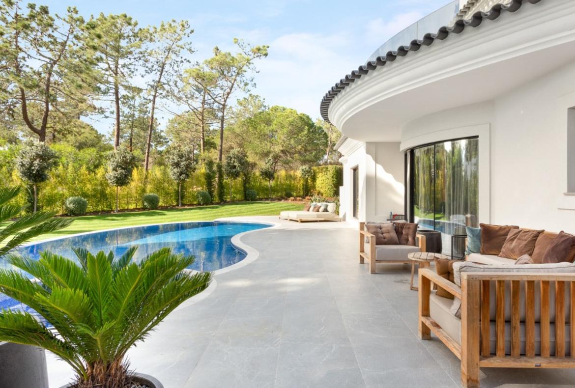 Luxury 5 bedroom holiday villa with private pool in Algarve Portugal (PV3011)
