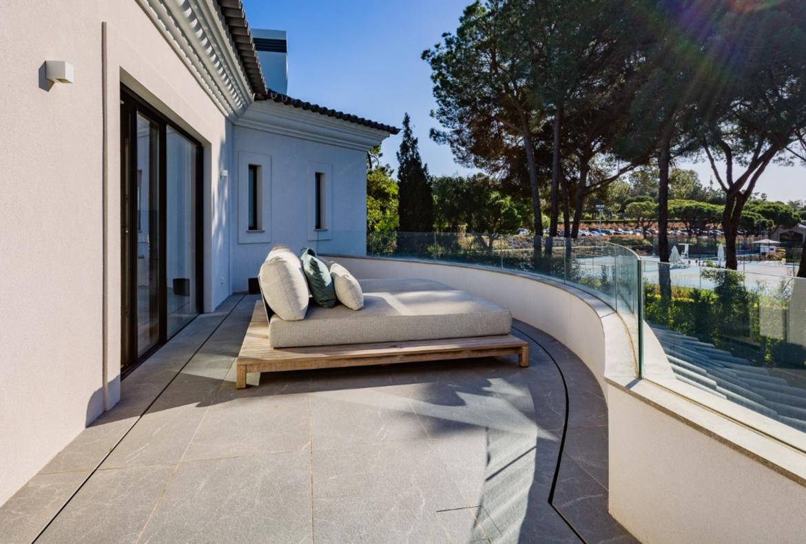 Luxury 5 bedroom holiday villa with private pool in Algarve Portugal (PV3011)