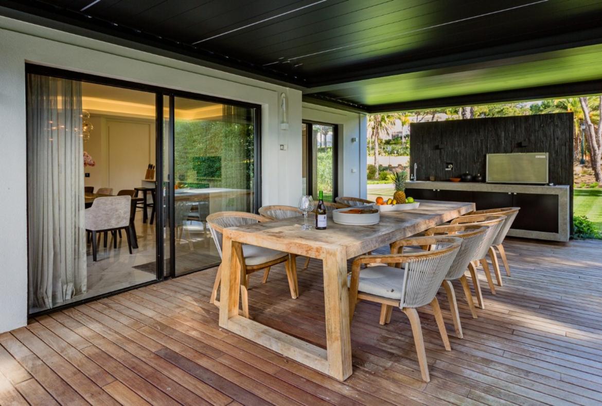 Luxury 5 bedroom holiday villa with private pool in Algarve Portugal (PV3011)