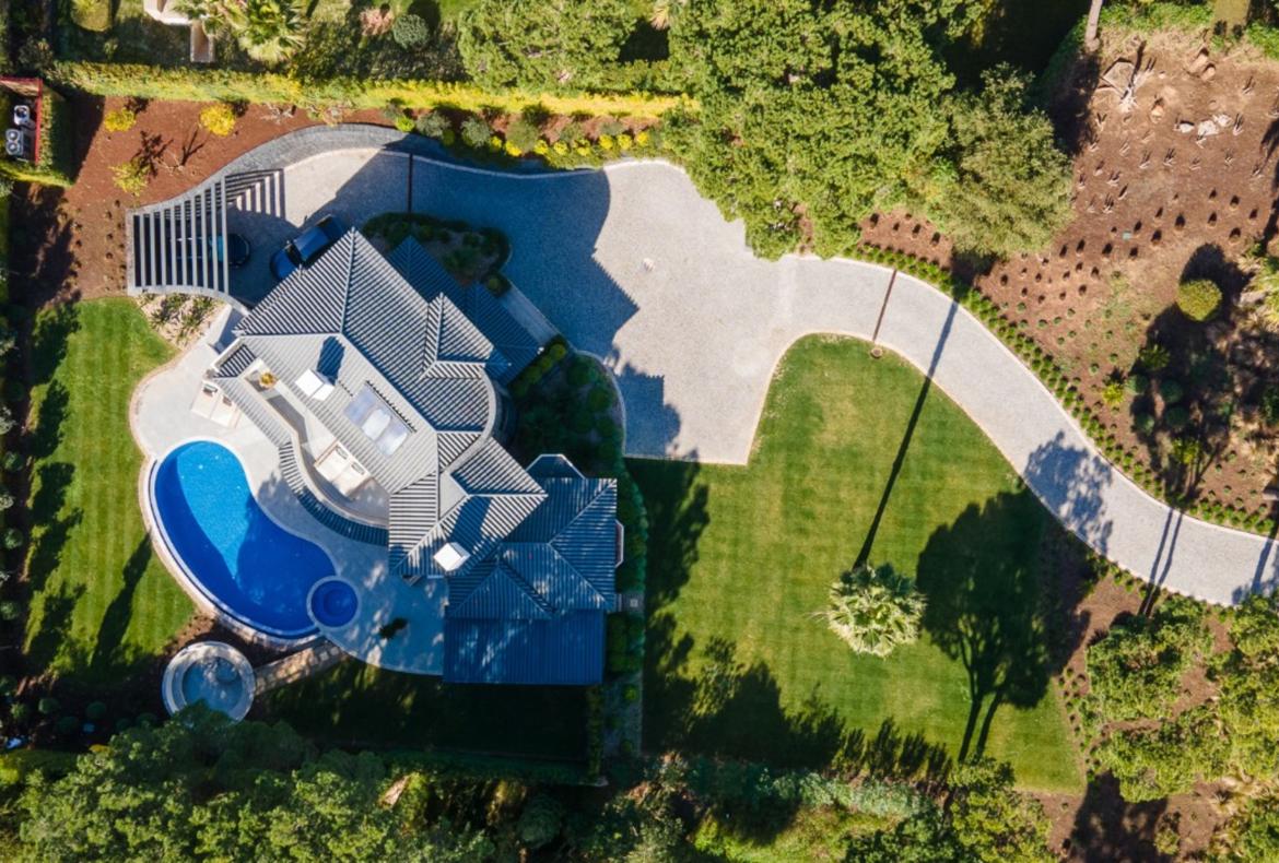 Luxury 5 bedroom holiday villa with private pool in Algarve Portugal (PV3011)