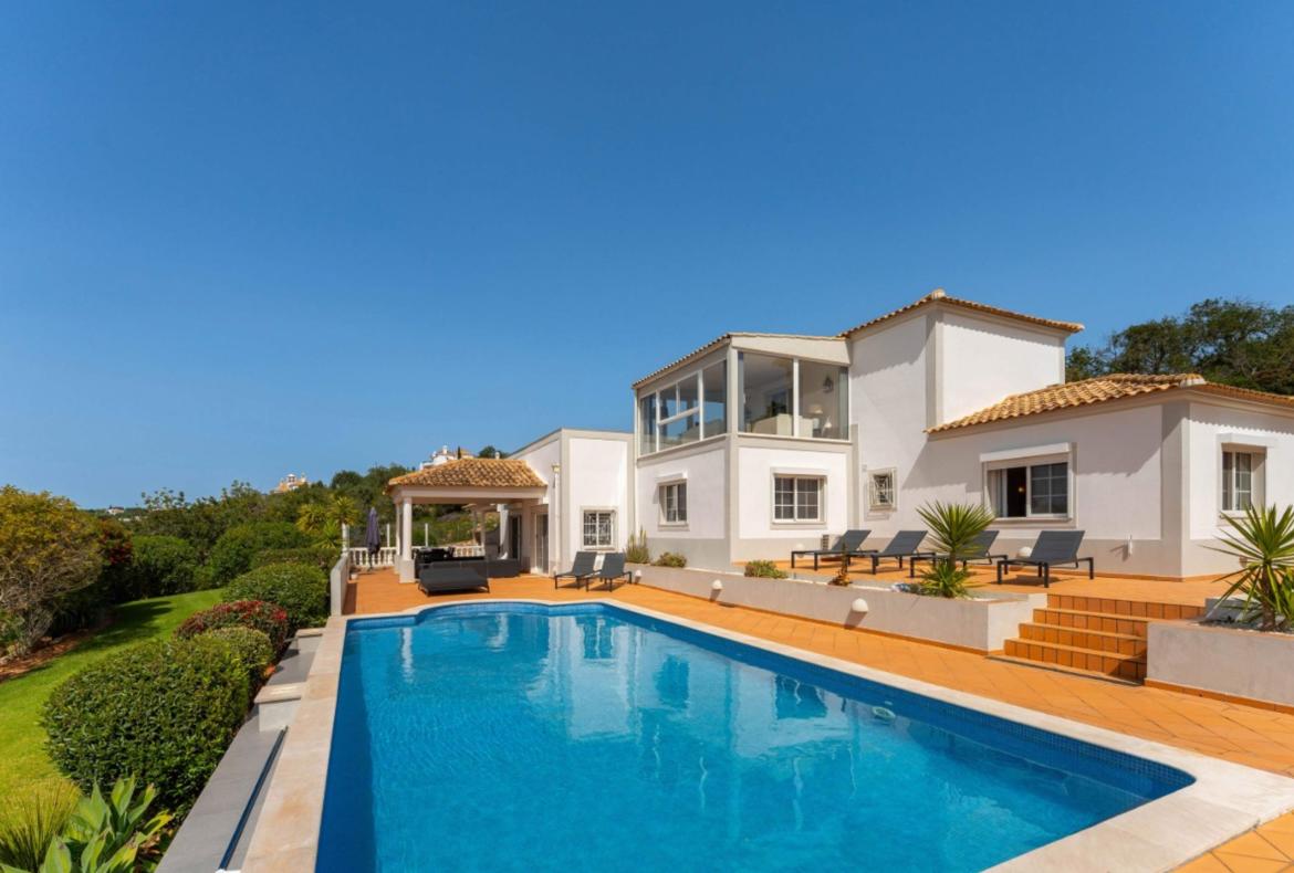 Luxury 5 bedroom holiday villa with private pool in Algarve Portugal (PV3009)