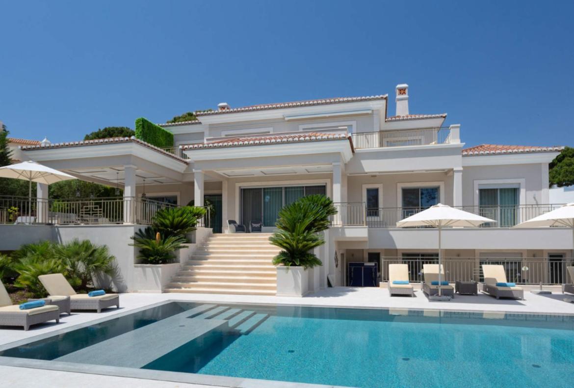 Luxury 6 bedroom holiday villa with private pool in Algarve Portugal (PV3013)
