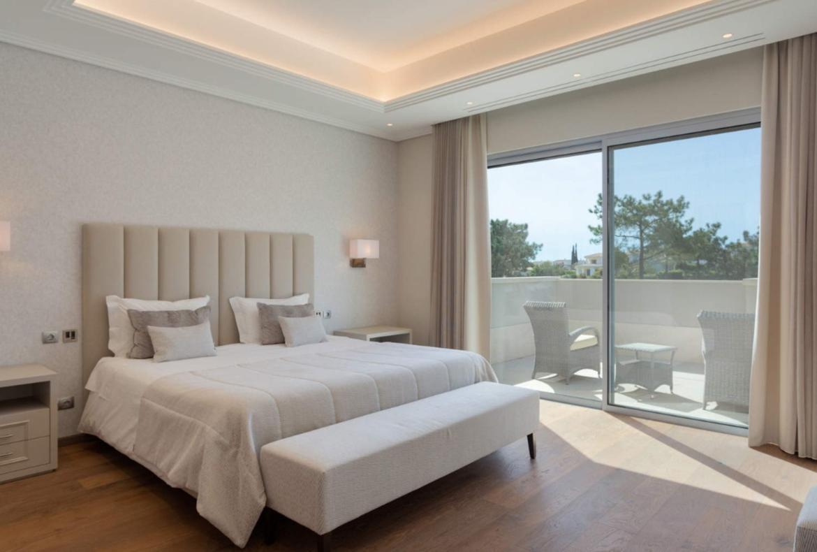 Luxury 6 bedroom holiday villa with private pool in Algarve Portugal (PV3013)