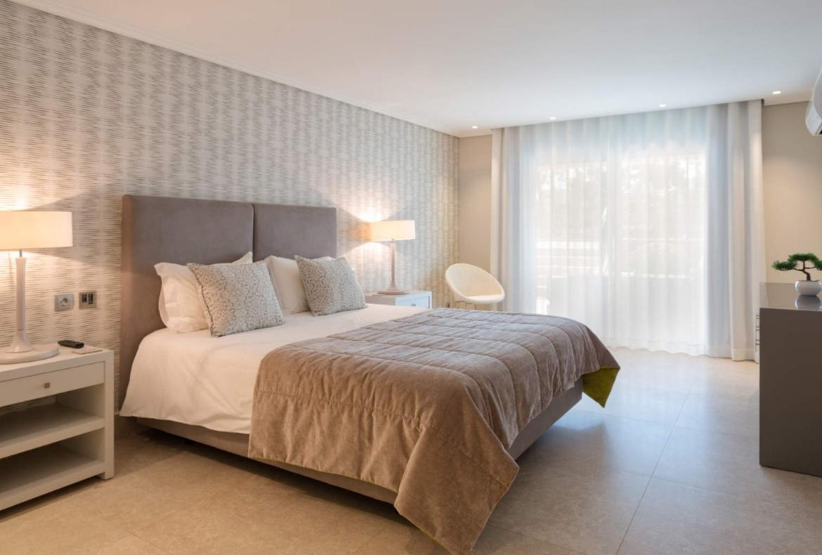 Luxury 6 bedroom holiday villa with private pool in Algarve Portugal (PV3013)
