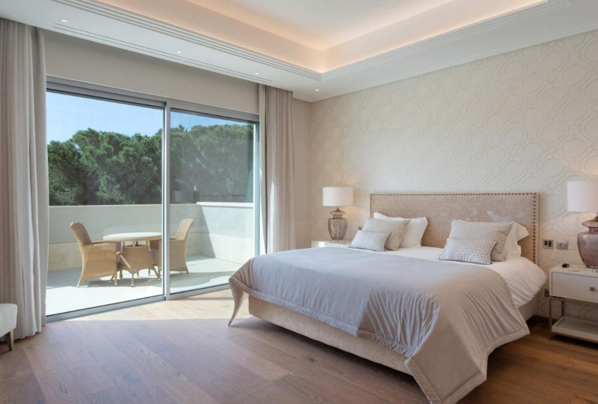 Luxury 6 bedroom holiday villa with private pool in Algarve Portugal (PV3013)