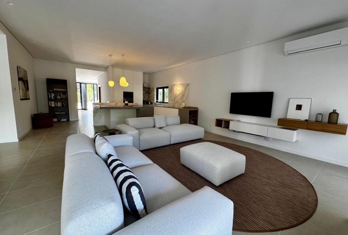 Luxury 4 bedroom holiday villa with private pool in Algarve Portugal (PV3014)