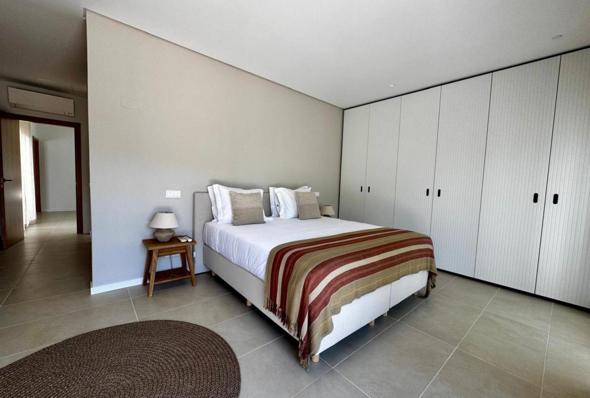 Luxury 4 bedroom holiday villa with private pool in Algarve Portugal (PV3014)