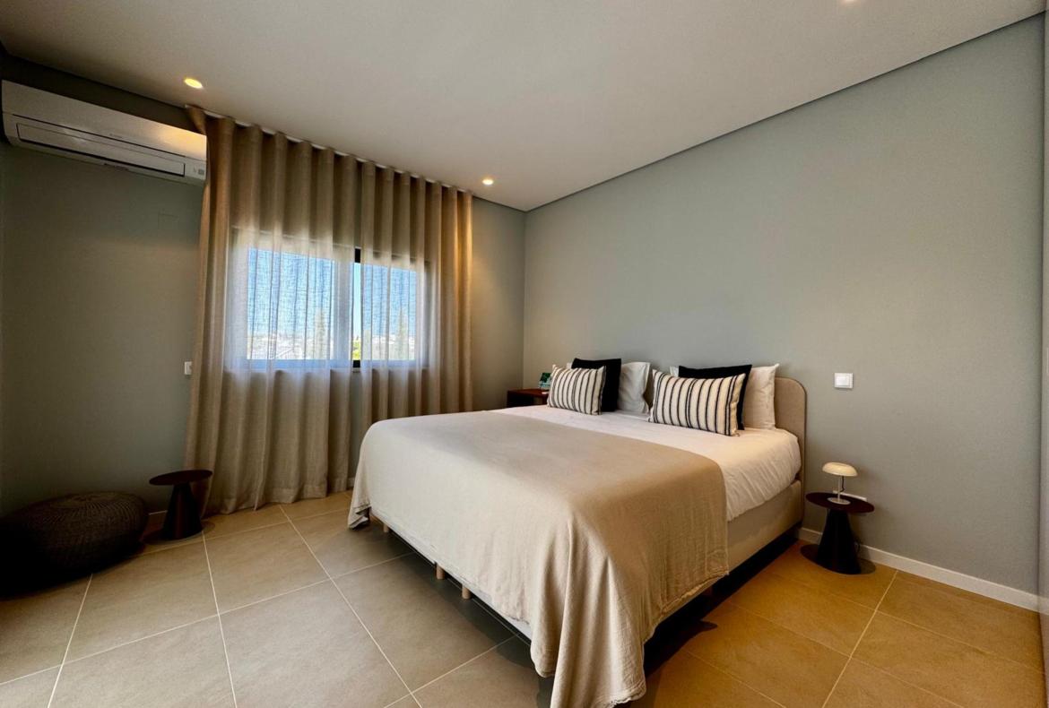 Luxury 4 bedroom holiday villa with private pool in Algarve Portugal (PV3014)