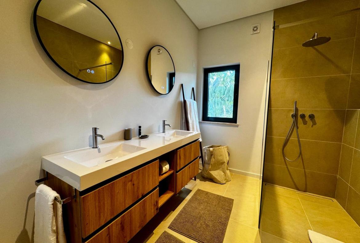 Luxury 4 bedroom holiday villa with private pool in Algarve Portugal (PV3014)
