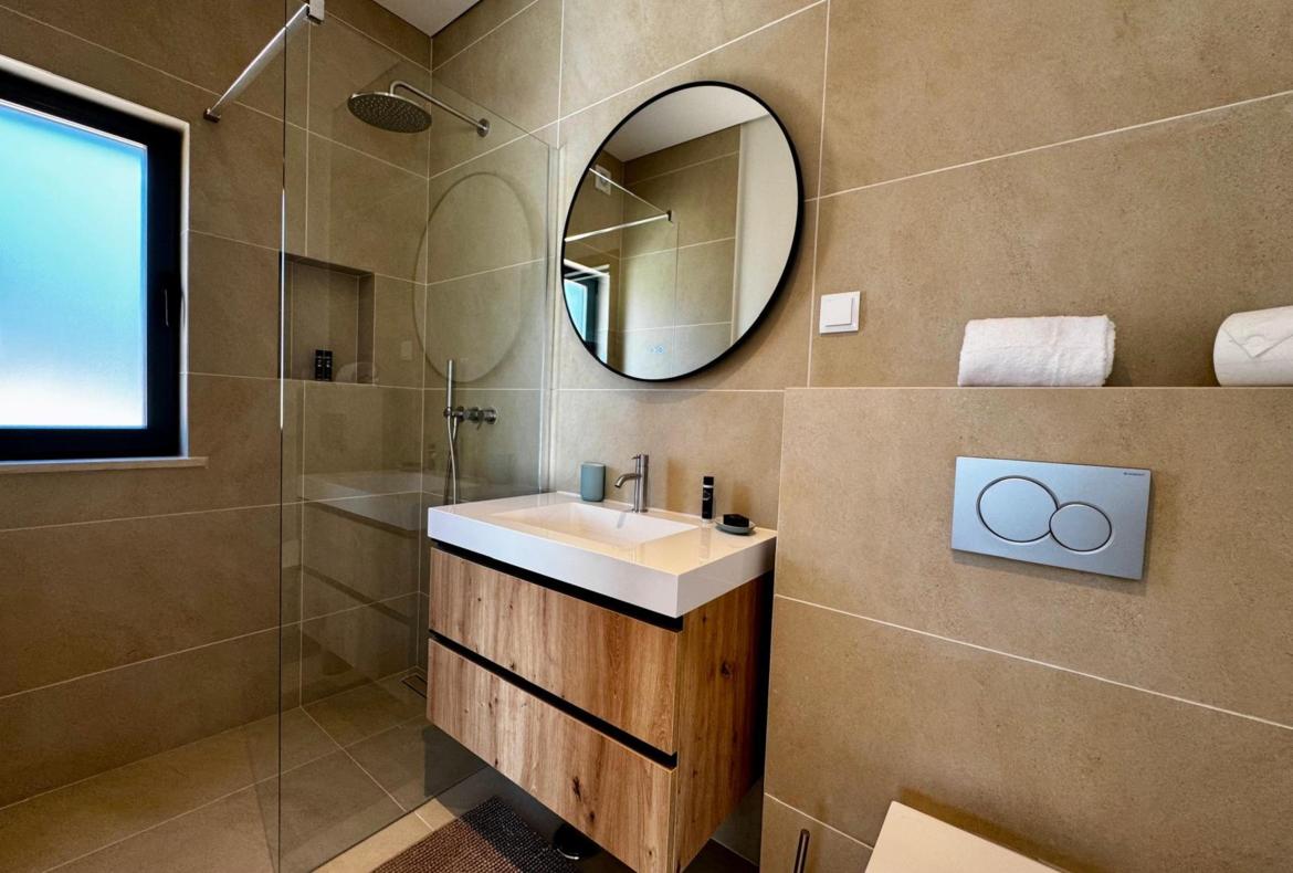 Luxury 4 bedroom holiday villa with private pool in Algarve Portugal (PV3014)