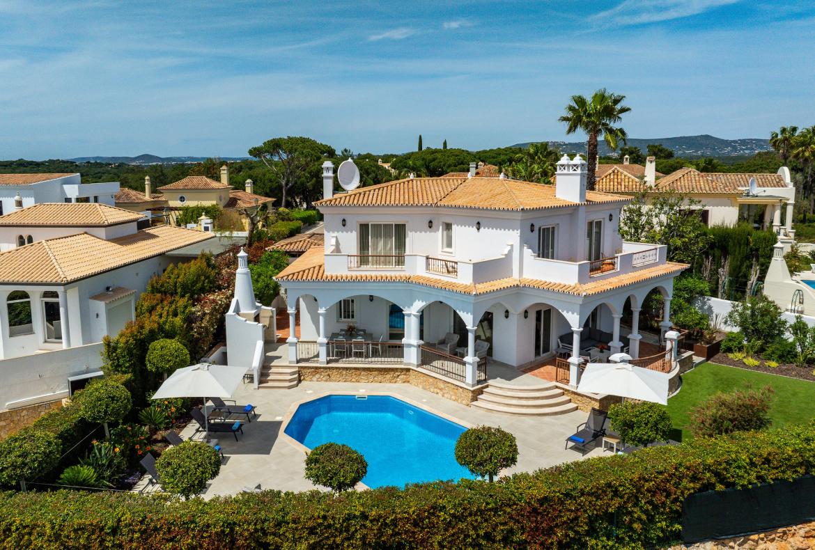 Luxury 3 bedroom holiday villa with private pool in Algarve Portugal (PV3010)