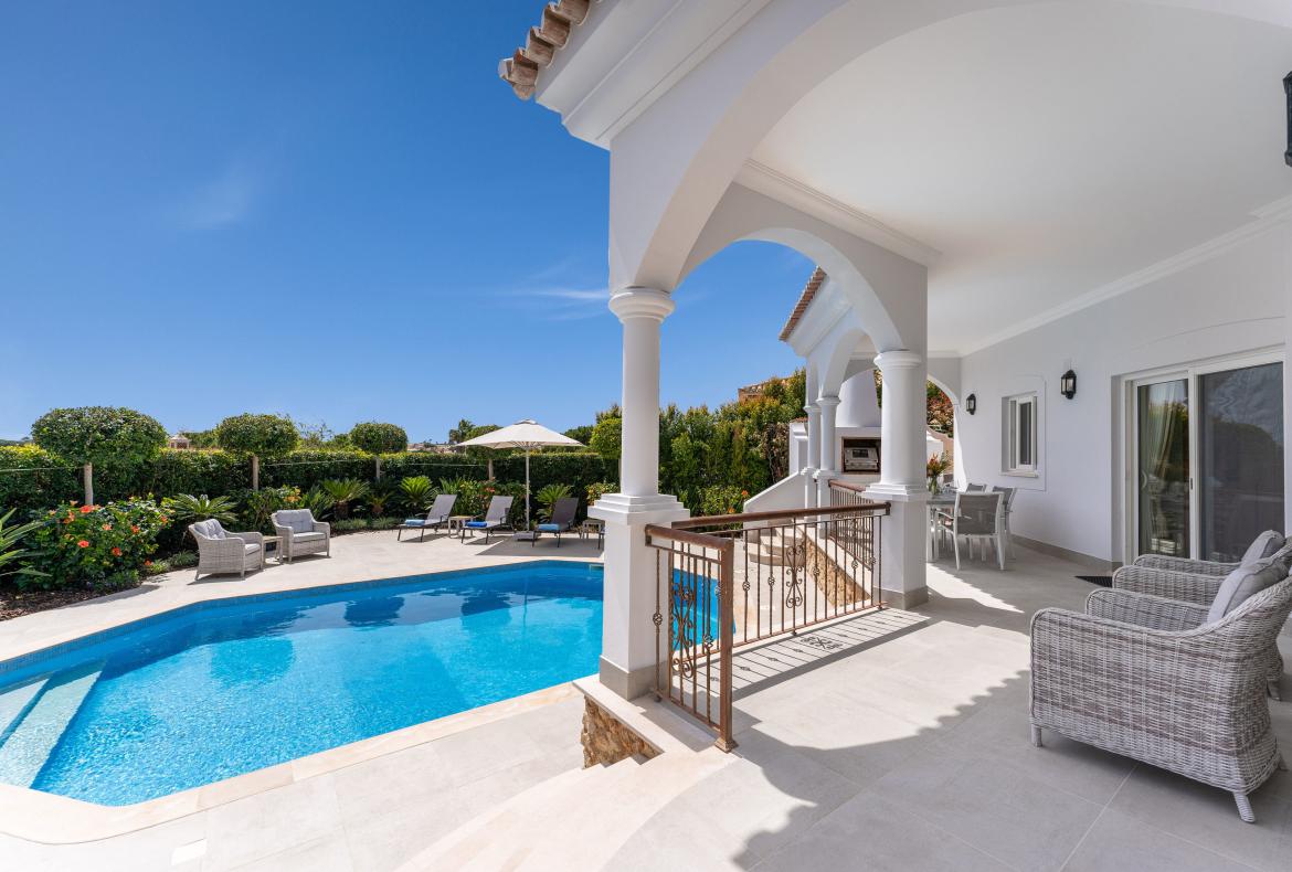 Luxury 3 bedroom holiday villa with private pool in Algarve Portugal (PV3010)
