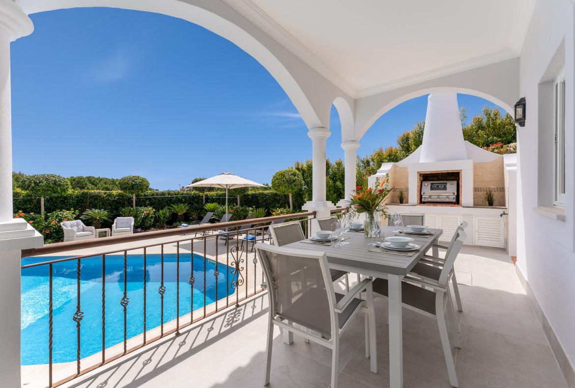 Luxury 3 bedroom holiday villa with private pool in Algarve Portugal (PV3010)